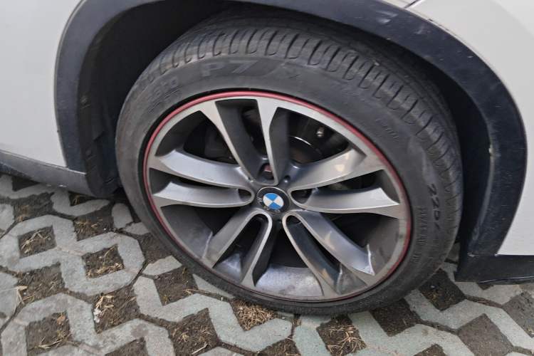 Used BMW X1 2014 sDrive20i Sports Design Package Right Front Wheel Hub