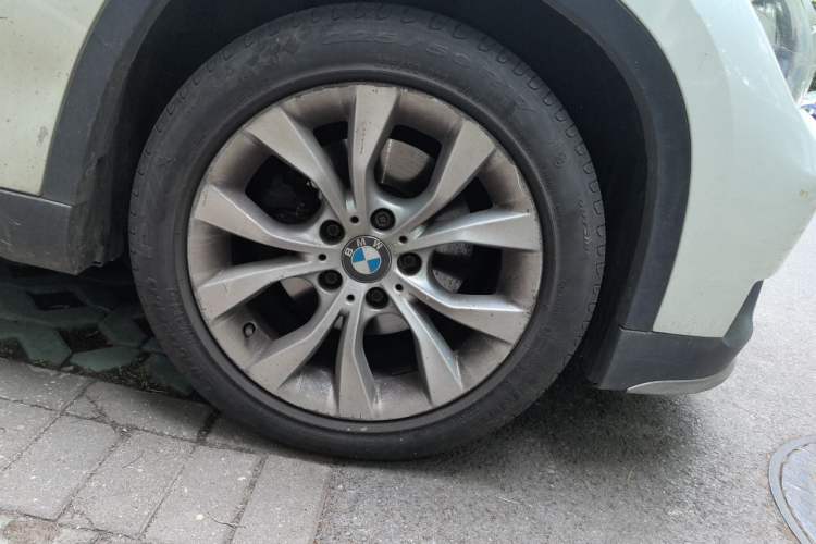 Used BMW X1 2014 sDrive18i Leading Model Right Front Wheel Hub