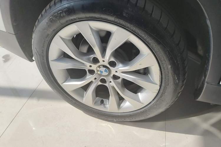 Used BMW X1 2014 sDrive18i Fashion Model Right Rear Wheel Hub