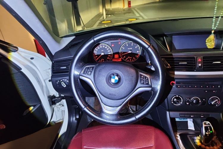 Used BMW X1 2014 sDrive18i Fashion Model Steering Wheel