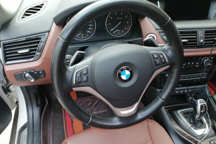 Used BMW X1 2014 xDrive20i X Design Package Steering Wheel