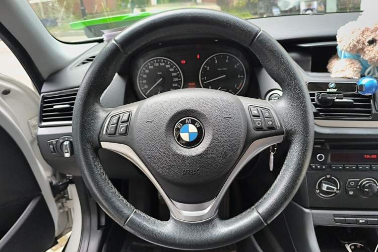 Used BMW X1 2014 sDrive18i manual model Steering Wheel