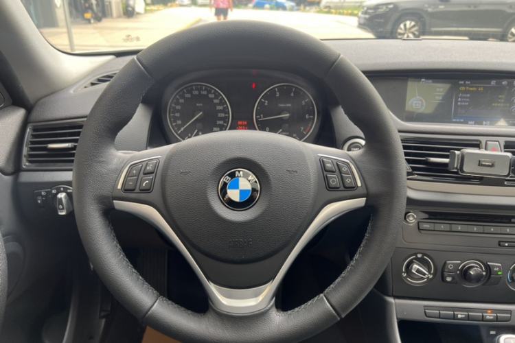 Used BMW X1 2014 sDrive18i Fashion Model Steering Wheel