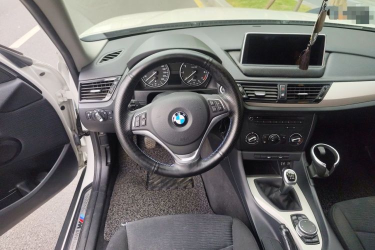 Used BMW X1 2014 sDrive18i manual model Steering Wheel