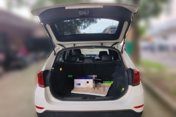 Used BMW X1 2014 sDrive18i Fashion Model Trunk