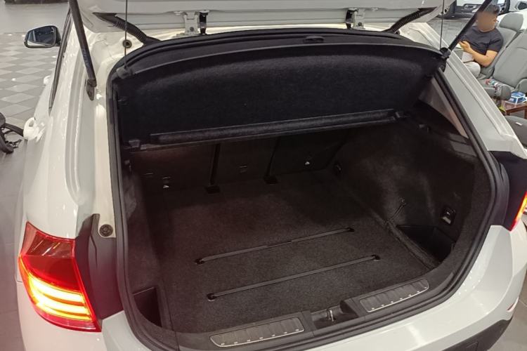 Used BMW X1 2014 sDrive18i Leading Model Trunk