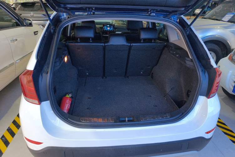 Used BMW X1 2014 sDrive18i Fashion Model Trunk