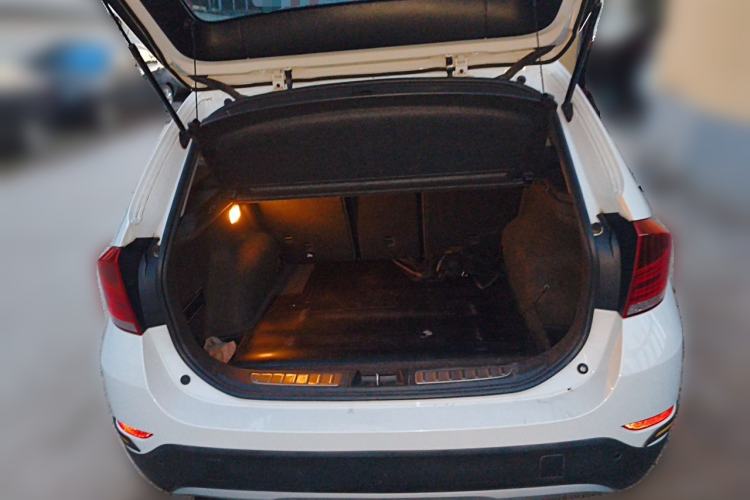 Used BMW X1 2014 sDrive18i Fashion Model Trunk