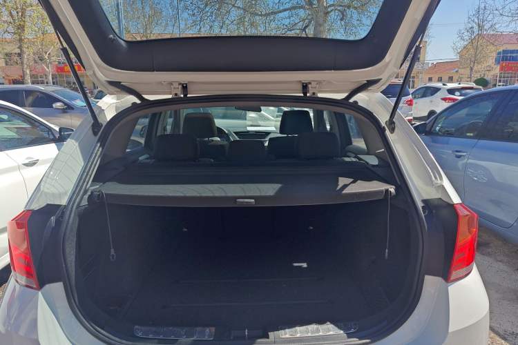 Used BMW X1 2014 sDrive18i Fashion Model Trunk