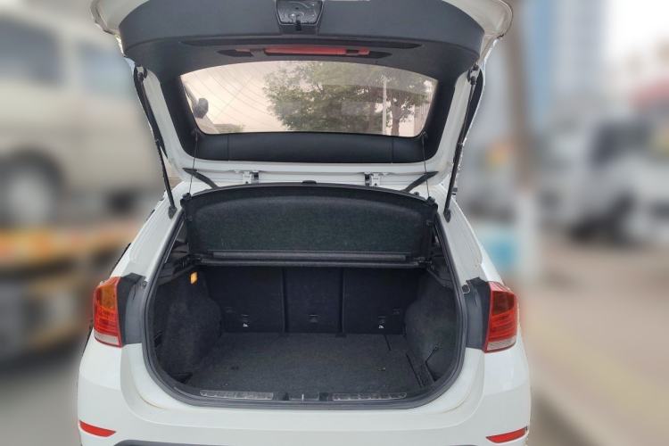 Used BMW X1 2014 sDrive18i Fashion Model Trunk