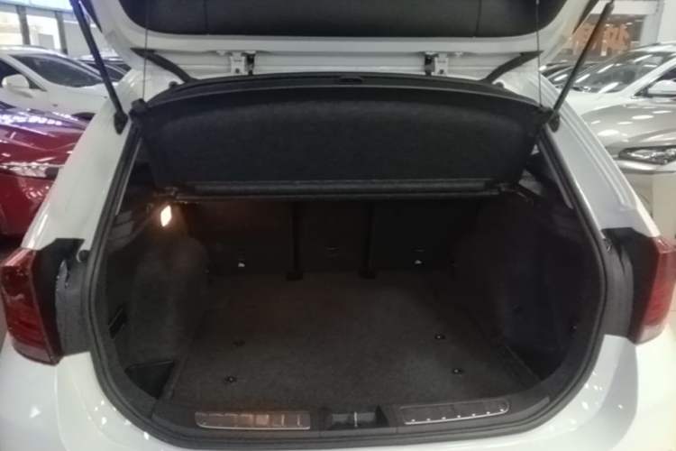 Used BMW X1 2014 sDrive18i Fashion Model Trunk