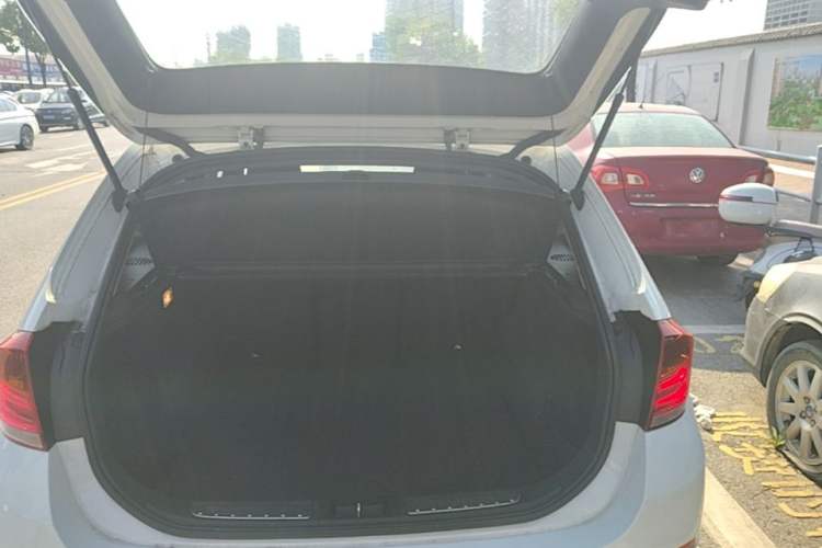 Used BMW X1 2014 sDrive18i Fashion Model Trunk
