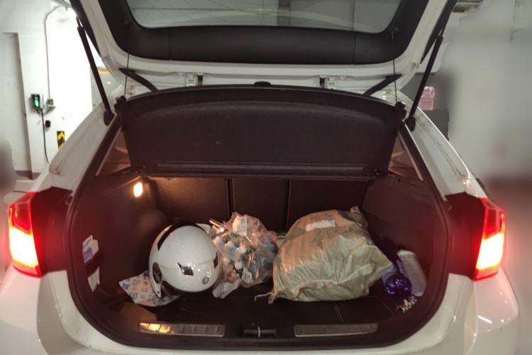 Used BMW X1 2014 sDrive18i Fashion Model Trunk