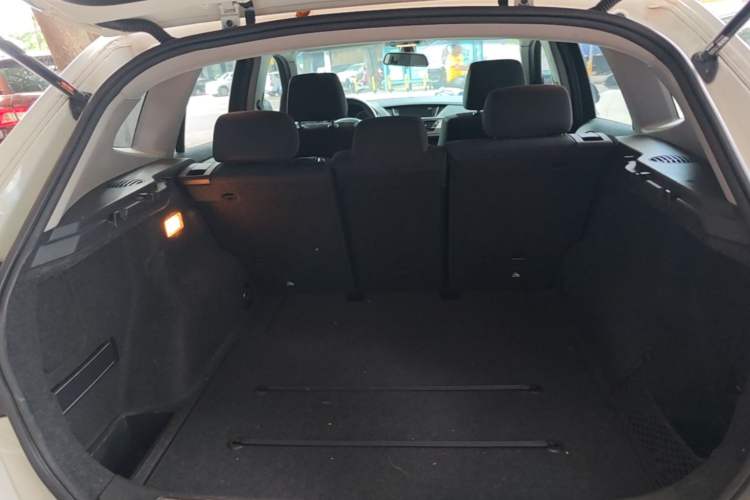 Used BMW X1 2014 sDrive18i Fashion Model Trunk