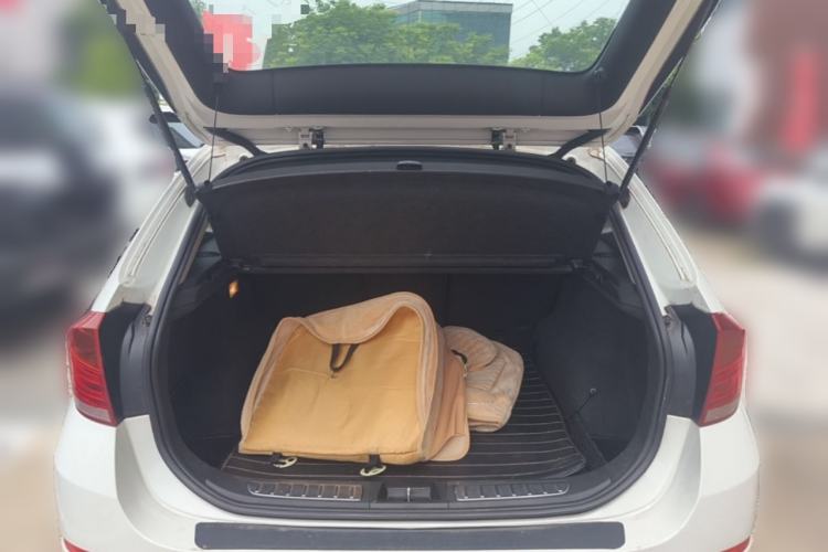 Used BMW X1 2014 sDrive18i Fashion Model Trunk