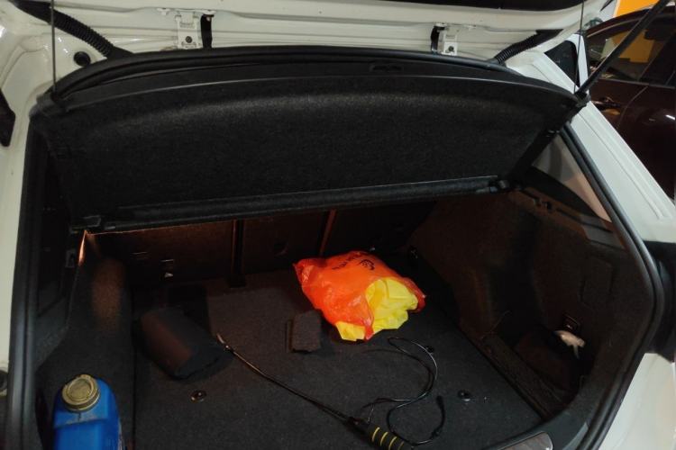 Used BMW X1 2014 sDrive18i Fashion Model Trunk