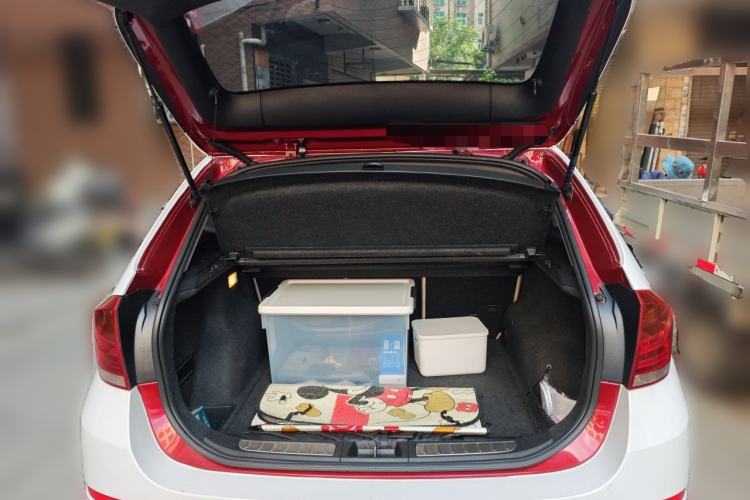 Used BMW X1 2014 sDrive18i Fashion Model Trunk