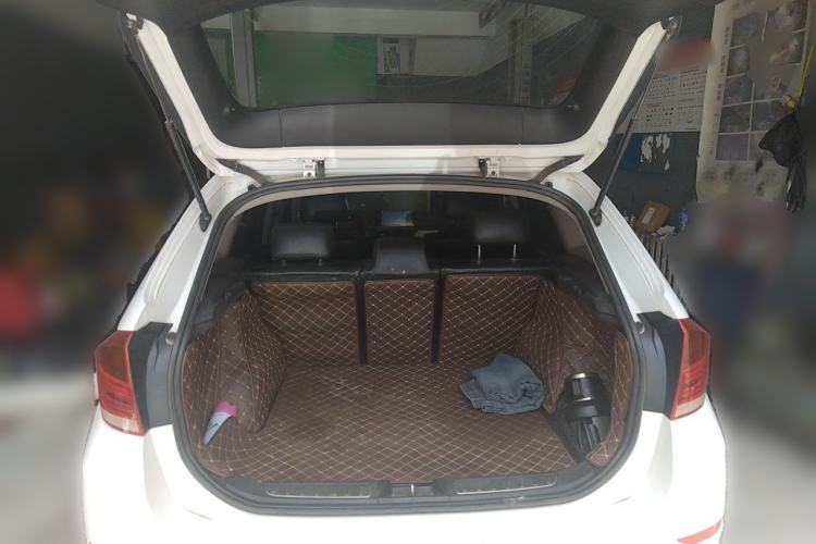 Used BMW X1 2014 sDrive18i Fashion Model Trunk