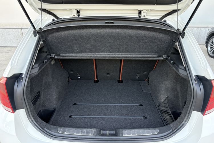 Used BMW X1 2014 sDrive18i Fashion Model Trunk
