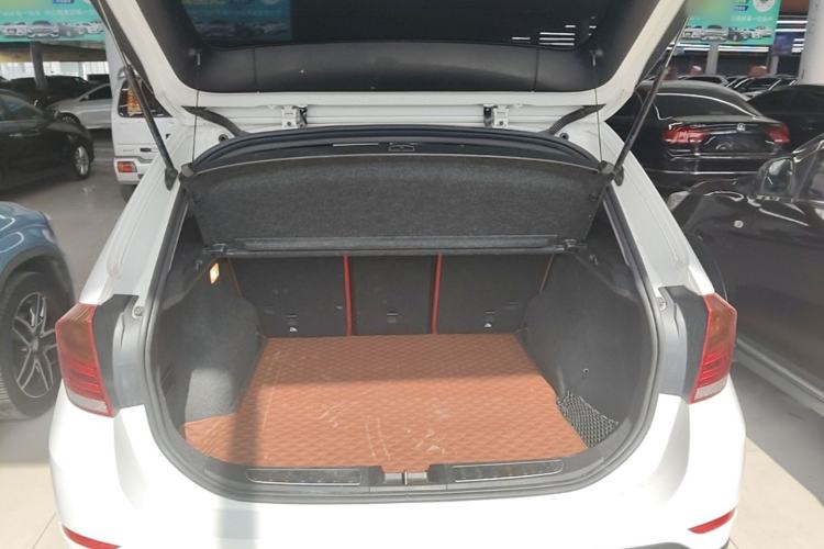 Used BMW X1 2014 sDrive18i Fashion Model Trunk