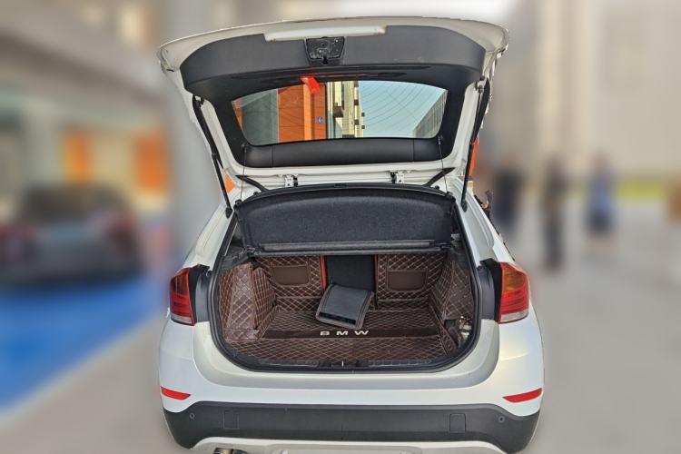 Used BMW X1 2014 sDrive18i Fashion Model Trunk