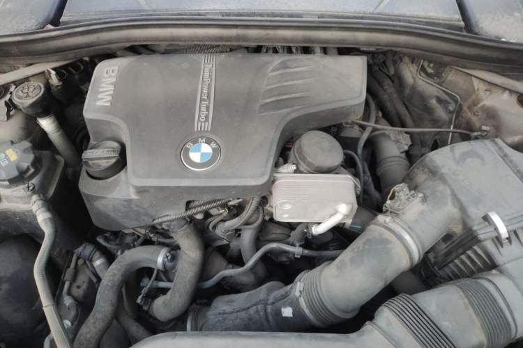 Used BMW X1 2014 sDrive18i Fashion Model Engine Bay Right