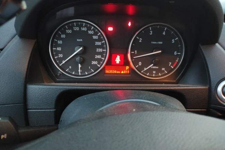 Used BMW X1 2014 sDrive18i Fashion Model Odometer Close Up
