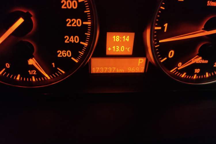 Used BMW X1 2014 sDrive18i Fashion Model Odometer Close Up