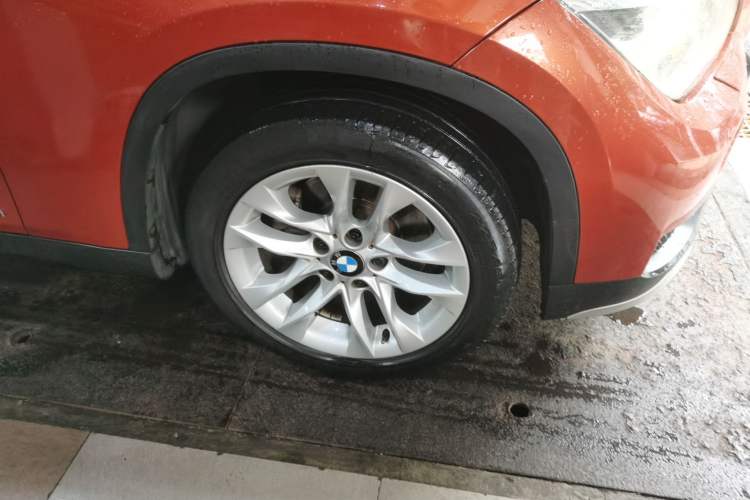 Used BMW X1 2014 sDrive18i Leading Model Right Front Wheel Hub