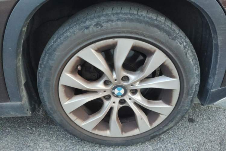Used BMW X1 2014 sDrive18i Fashion Model Right Front Wheel Hub
