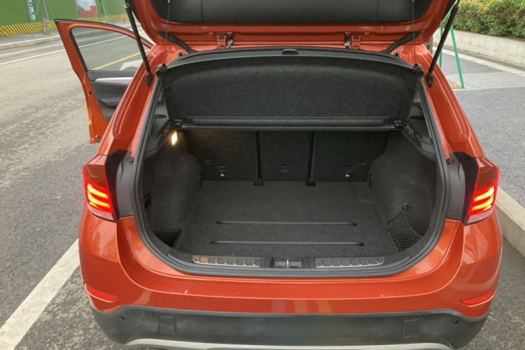 Used BMW X1 2014 sDrive18i Leading Model Trunk