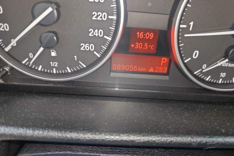 Used BMW X1 2015 xDrive20i Fashion Model Odometer Close Up
