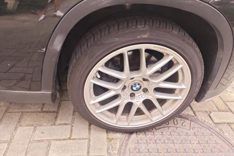 Used BMW X1 2015 xDrive20i Fashion Model Right Front Wheel Hub