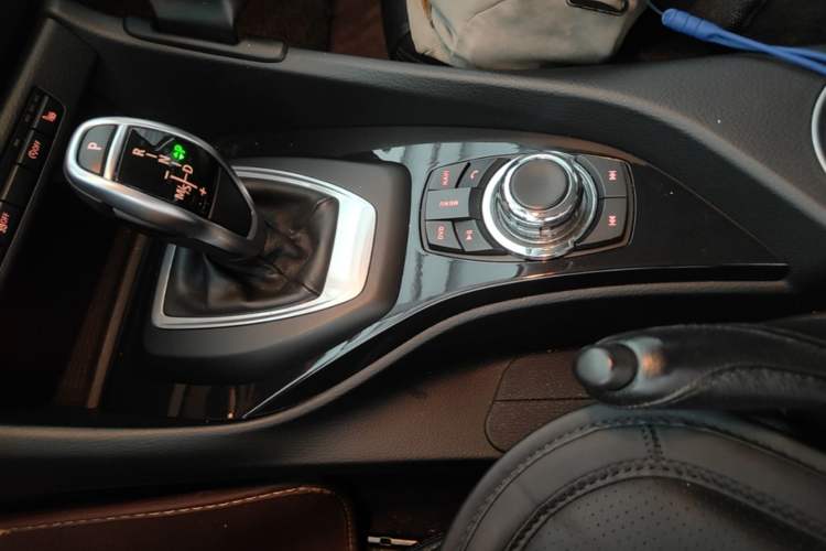 Used BMW X1 2015 sDrive18i Fashion Upgrade Edition Gear Lever