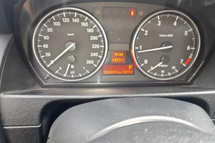 Used BMW X1 2015 sDrive18i Leading Edition Odometer Close Up