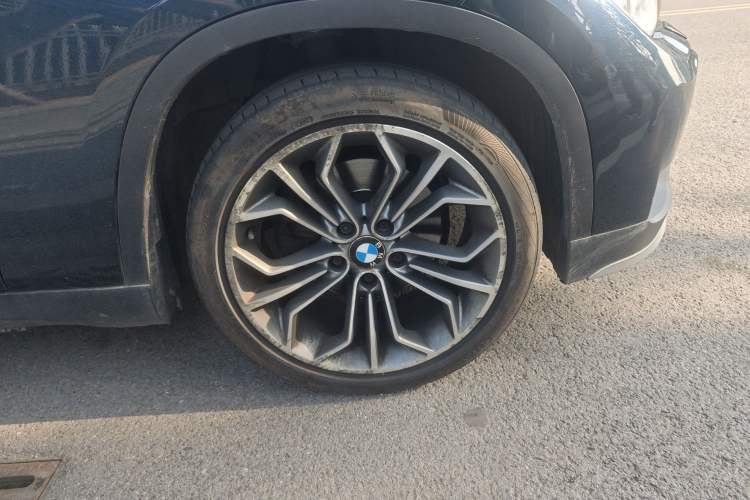 Used BMW X1 2015 xDrive20i Fashion Upgrade Edition Right Front Wheel Hub