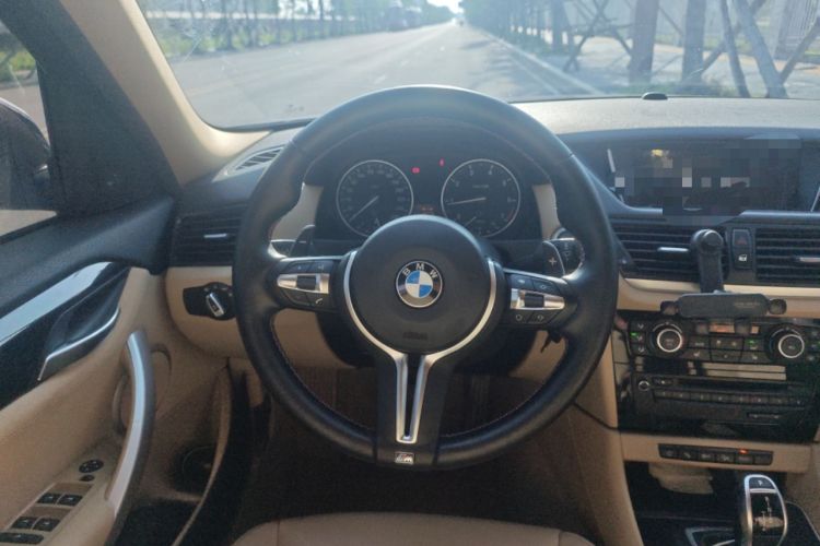 Used BMW X1 2015 xDrive20i Fashion Upgrade Edition Steering Wheel