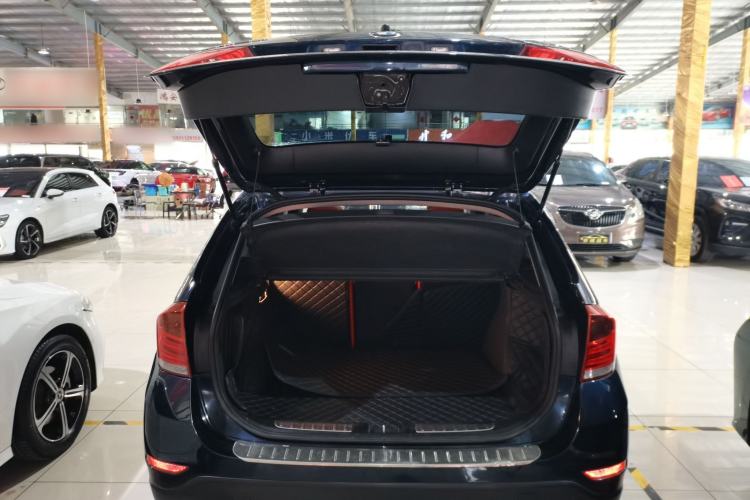 Used BMW X1 2015 sDrive18i Fashion Upgrade Edition Trunk