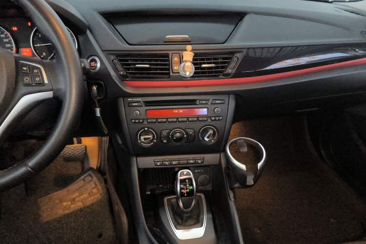 Used BMW X1 2015 sDrive18i Fashion Upgrade Edition Audio And AC Panel