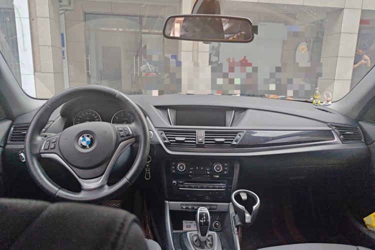 Used BMW X1 2015 sDrive18i Leading Edition Center Console