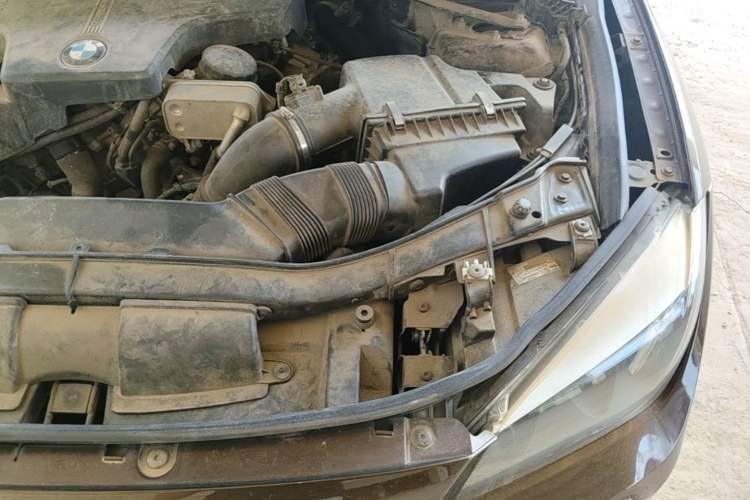 Used BMW X1 2015 sDrive18i Fashion Upgrade Edition Engine Bay Left