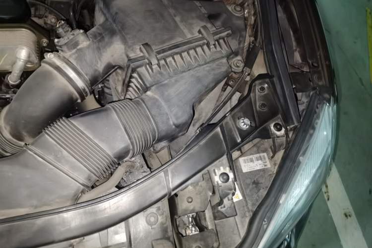 Used BMW X1 2015 xDrive20i Fashion Model Engine Bay Left
