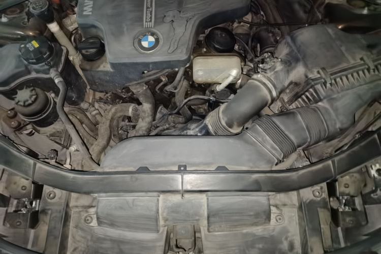 Used BMW X1 2015 xDrive20i Fashion Model Engine Bay