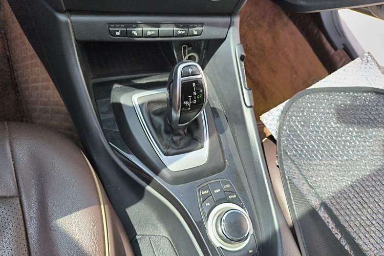 Used BMW X1 2015 sDrive18i Fashion Upgrade Edition Gear Lever