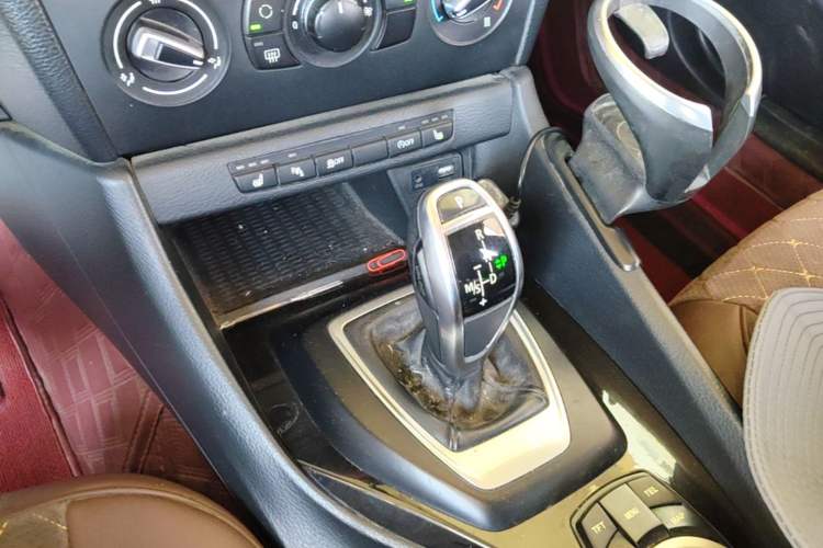 Used BMW X1 2015 sDrive18i Fashion Upgrade Edition Gear Lever