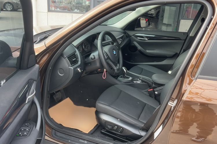 Used BMW X1 2015 sDrive18i Leading Edition Interior 3