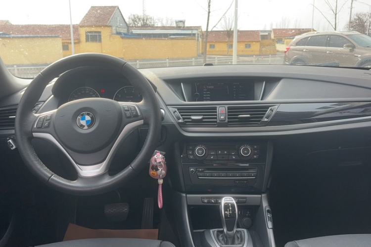 Used BMW X1 2015 sDrive18i Leading Edition Interior 4