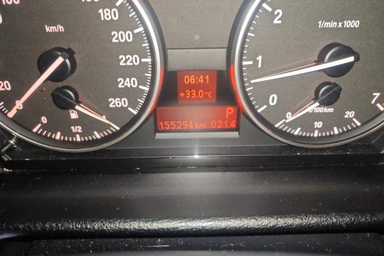 Used BMW X1 2015 sDrive18i Fashion Upgrade Edition Odometer Close Up
