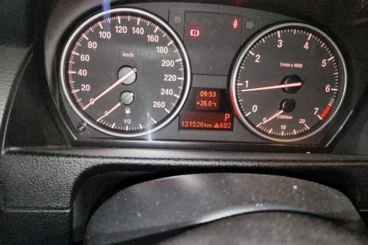 Used BMW X1 2015 sDrive18i Leading Edition Odometer Close Up