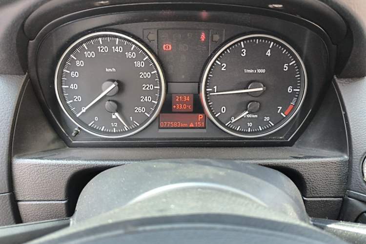 Used BMW X1 2015 sDrive18i Fashion Upgrade Edition Odometer Close Up